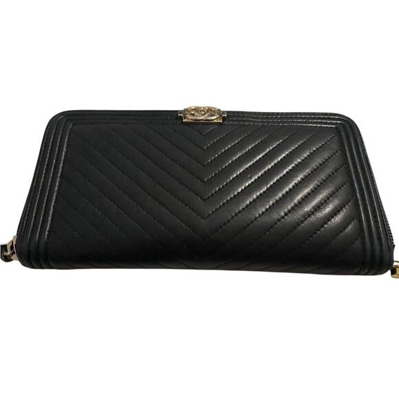 Chanel Black and Gold Quilted Clutch - Picture 3 of 12